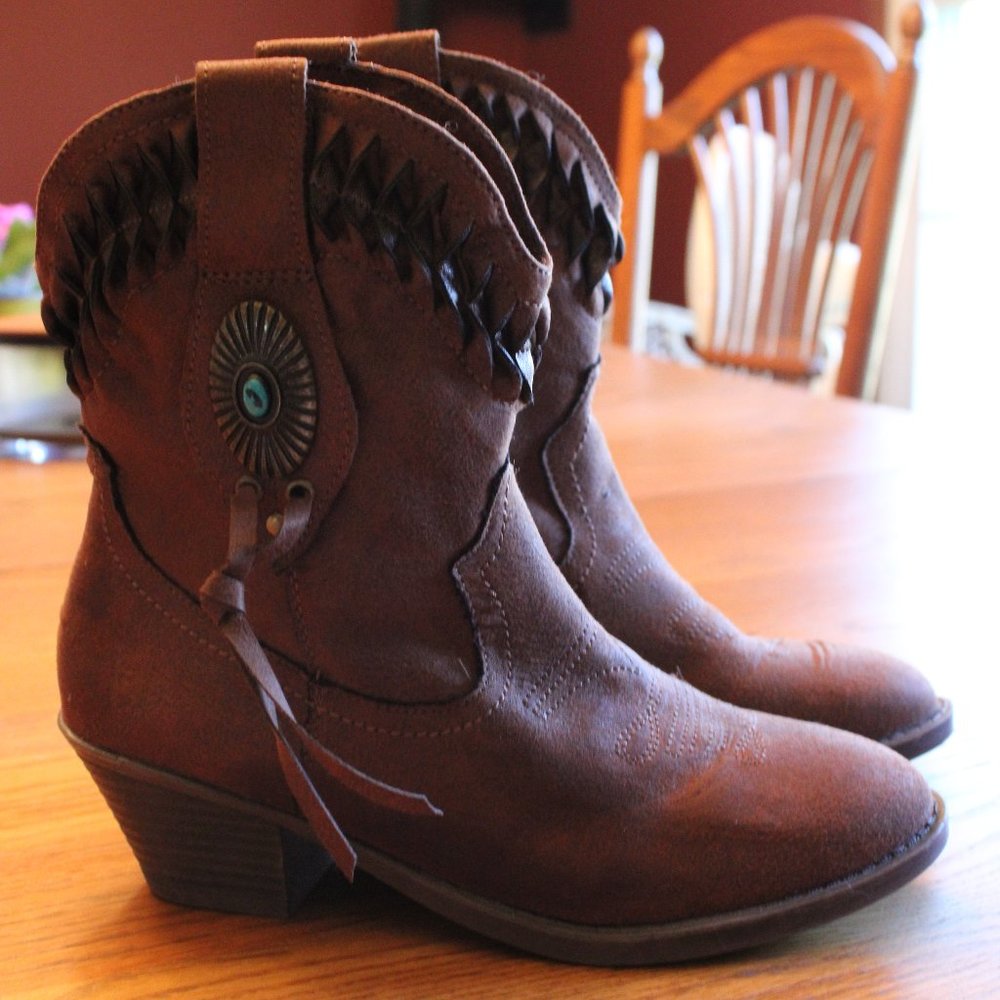 Rampage Western Cowgirl Ankle Boots, Brown. Size 6